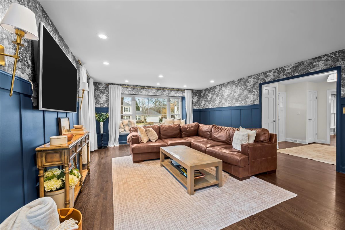 520 Standish Dr Deerfield, IL 60015