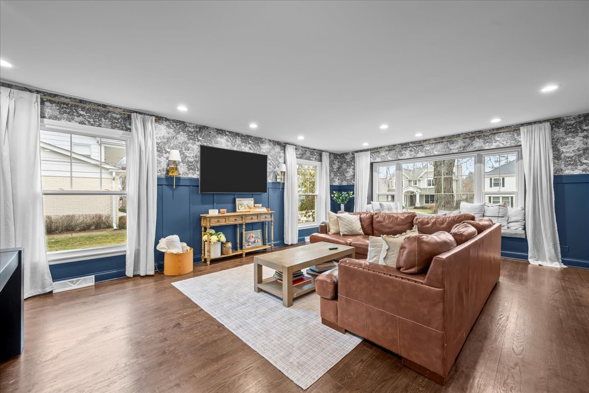 520 Standish Dr Deerfield, IL 60015