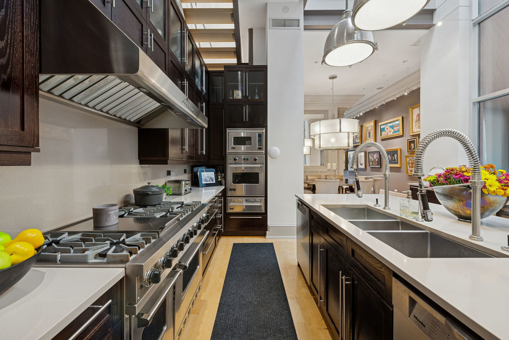 2217 N Clybourn Ave Chicago, IL 60614