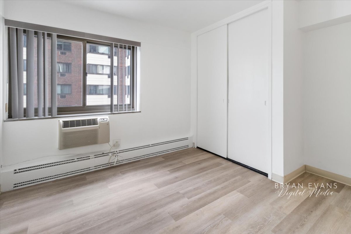 7337 S South Shr Dr #307 Chicago, IL 60649