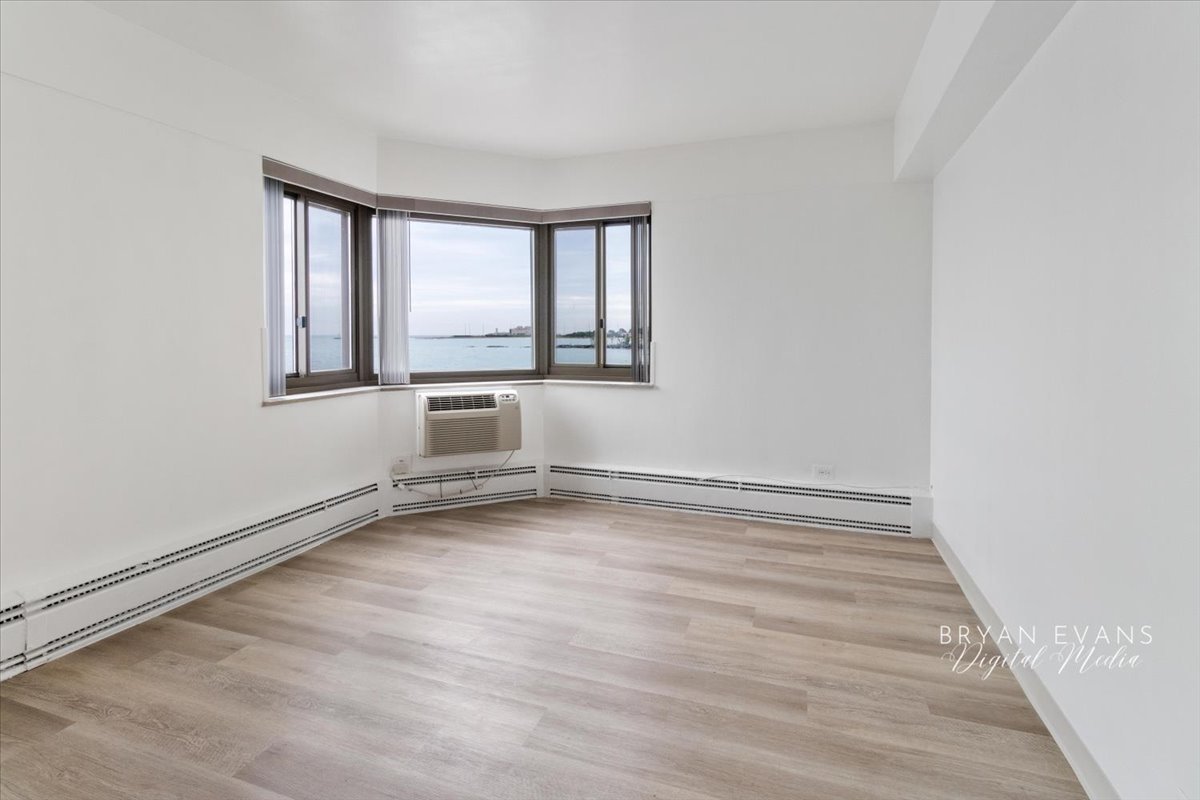 7337 S South Shr Dr #307 Chicago, IL 60649