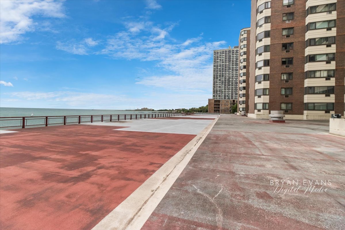 7337 S South Shr Dr #307 Chicago, IL 60649