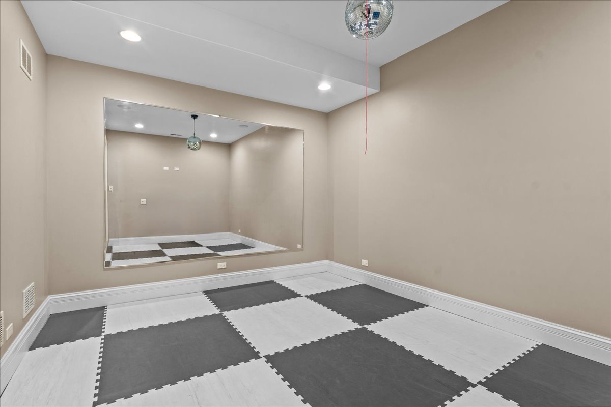 601 Linden Ave Wilmette, IL 60091