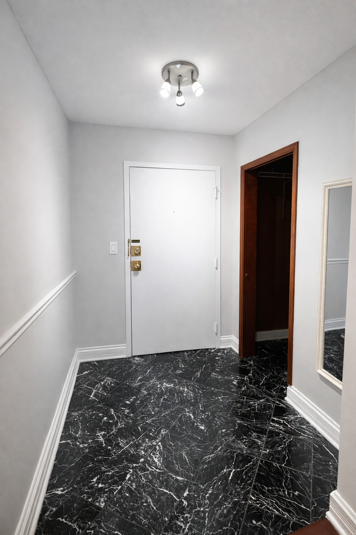 8809 W Golf Rd #11F Niles, IL 60714