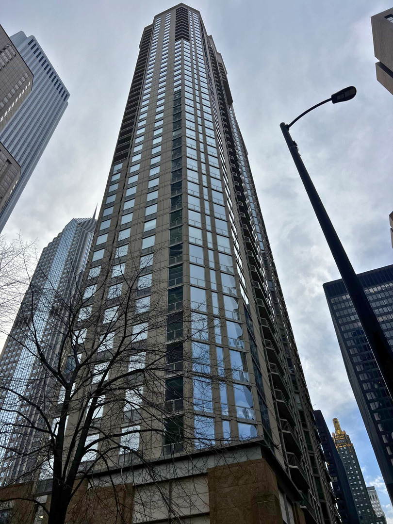 222 N Columbus Dr #3005