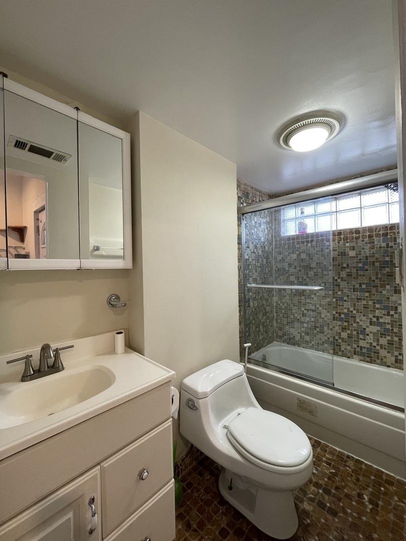 2567 S Emerald Ave Chicago, IL 60616