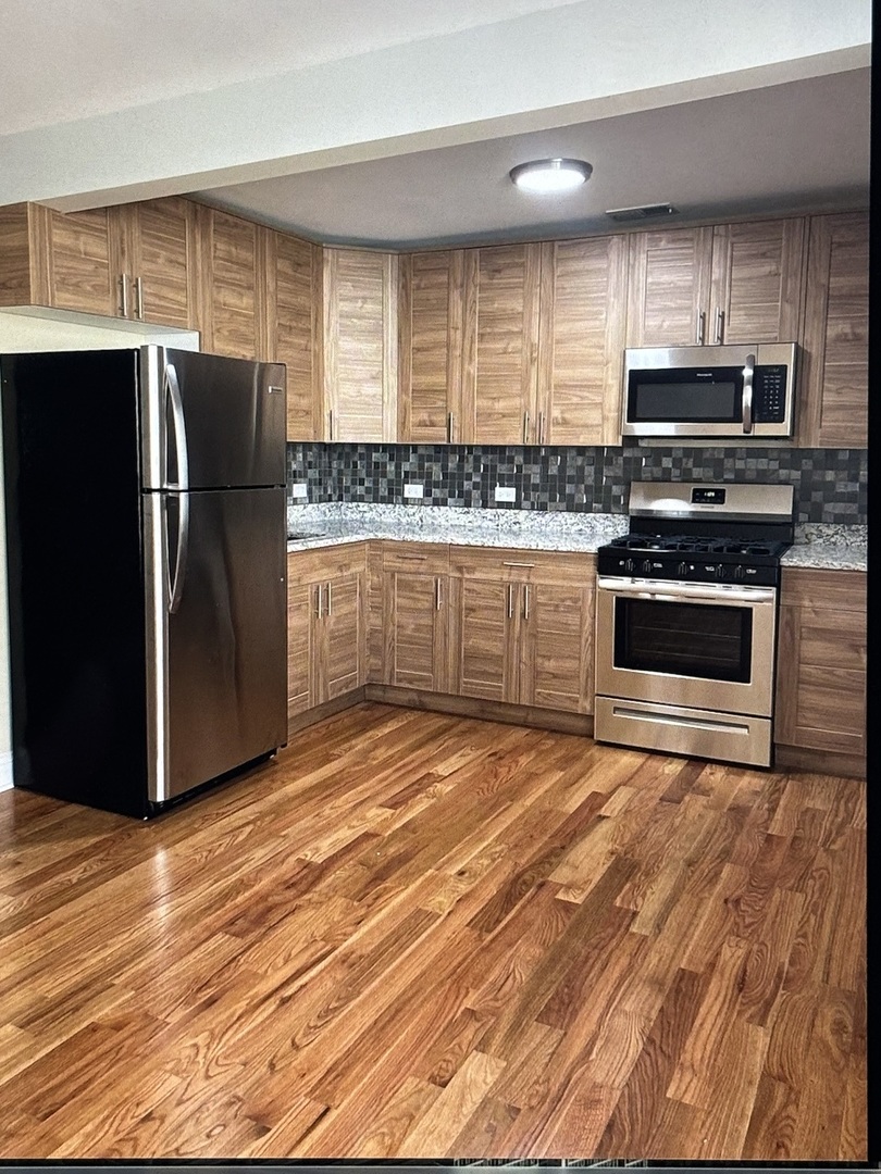 2567 S Emerald Ave Chicago, IL 60616