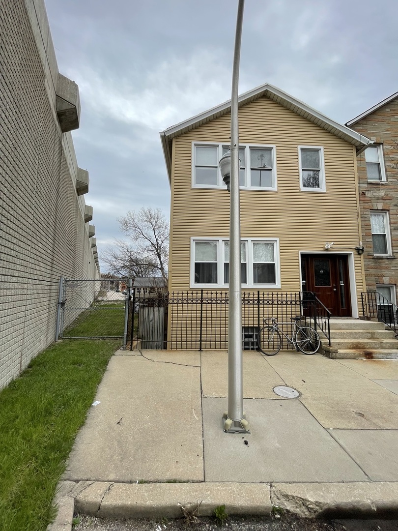 2567 S Emerald Ave Chicago, IL 60616