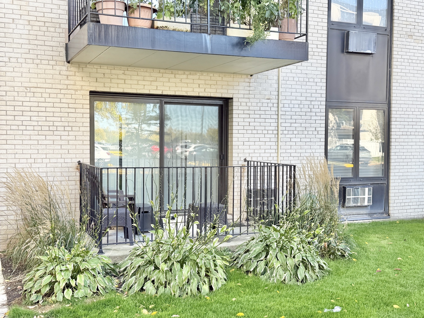 9098 W Ter Dr #1L Niles, IL 60714