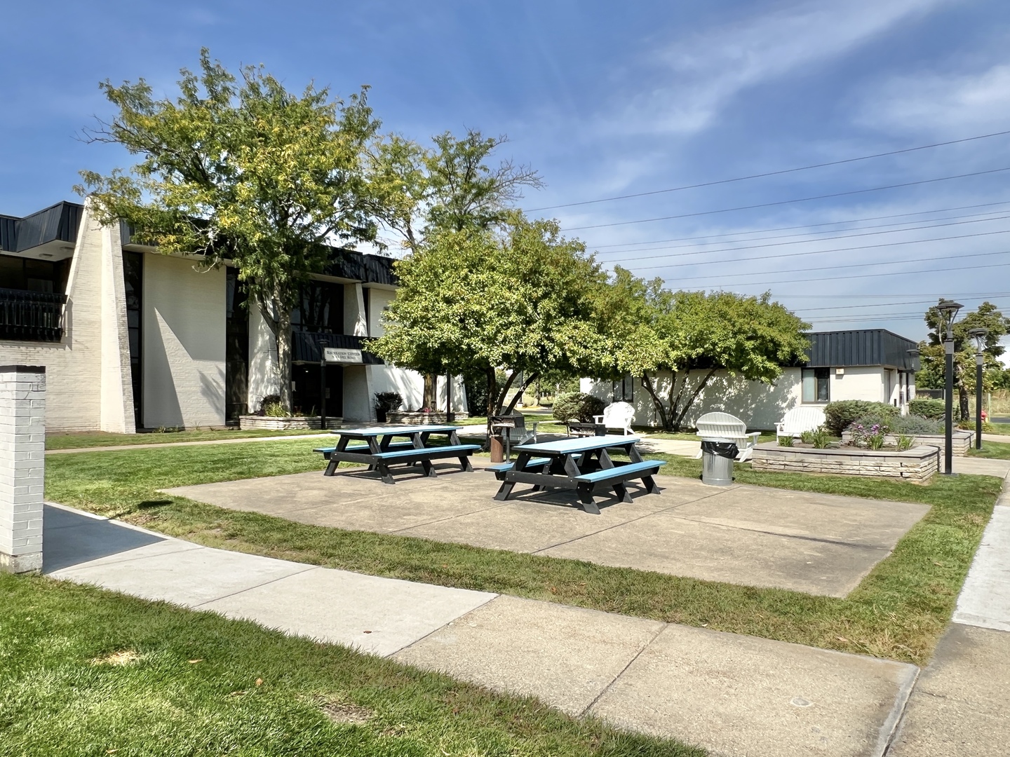 9098 W Ter Dr #1L Niles, IL 60714