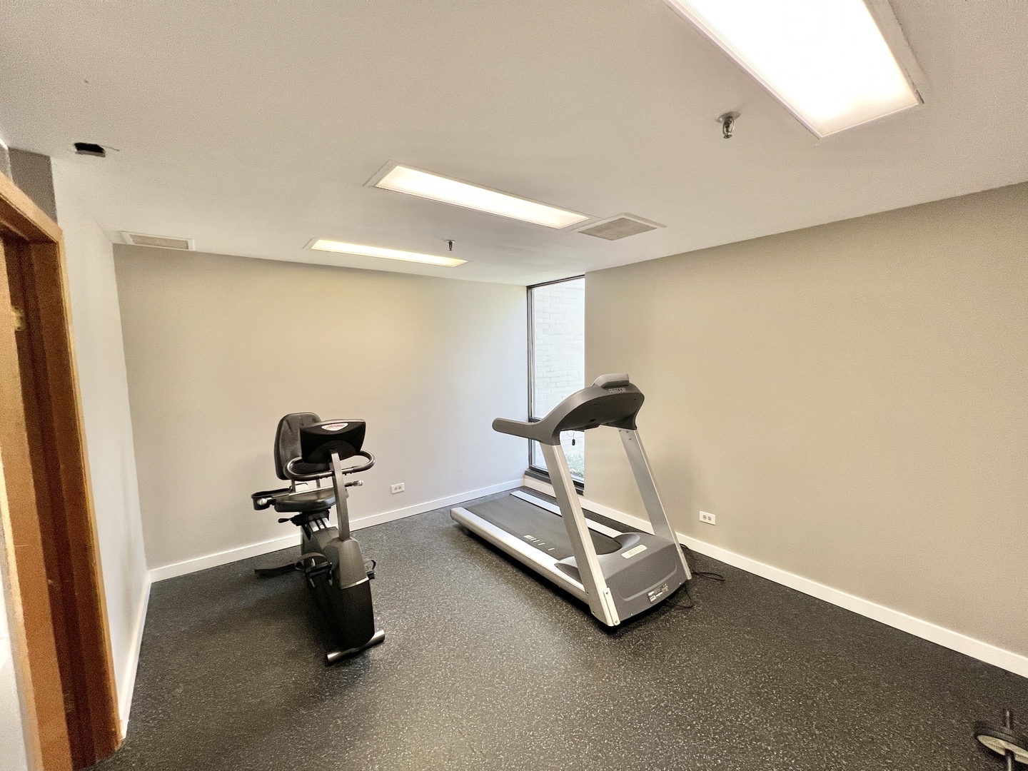 9098 W Ter Dr #1L Niles, IL 60714