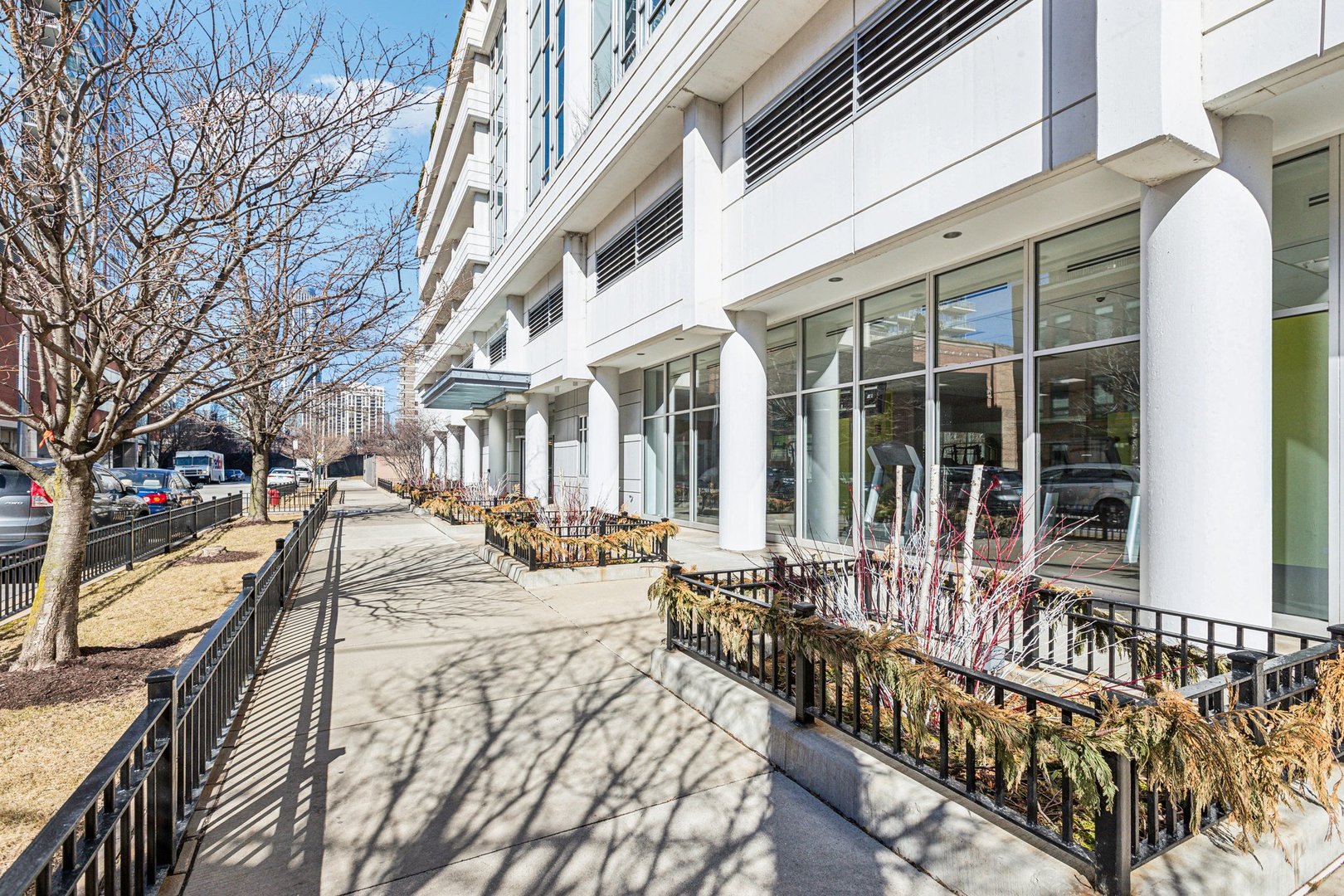 1629 S Prairie Ave #1402