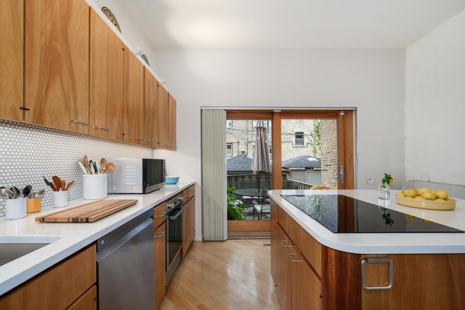 2729 N Hampden Ct Chicago, IL 60614