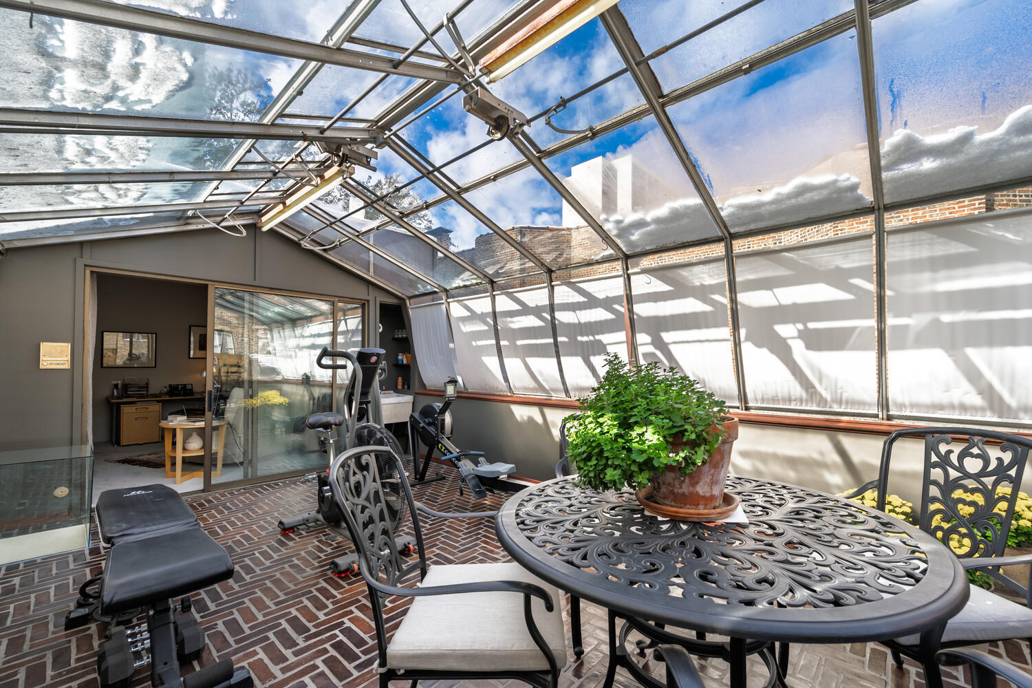 2729 N Hampden Ct Chicago, IL 60614