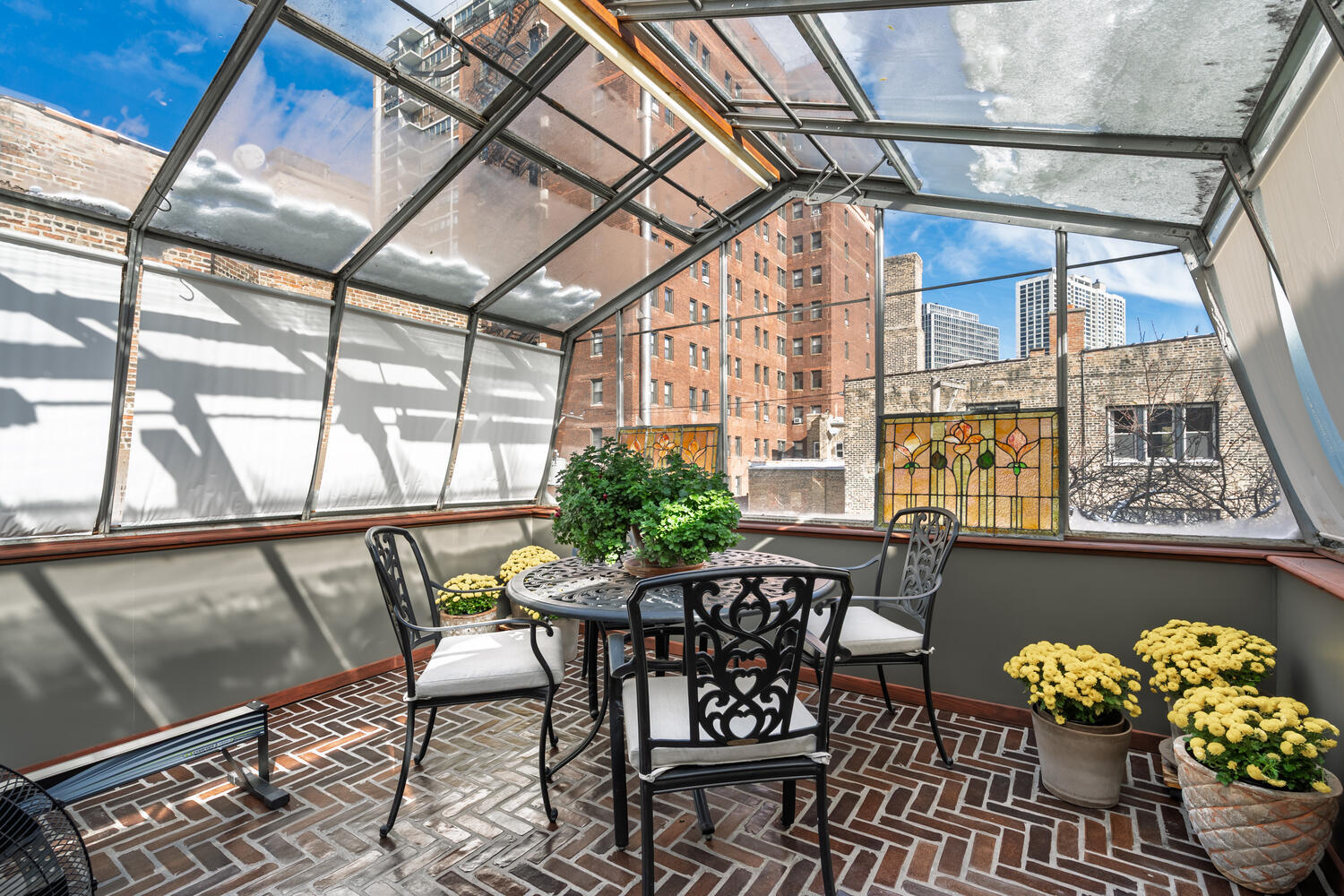 2729 N Hampden Ct Chicago, IL 60614