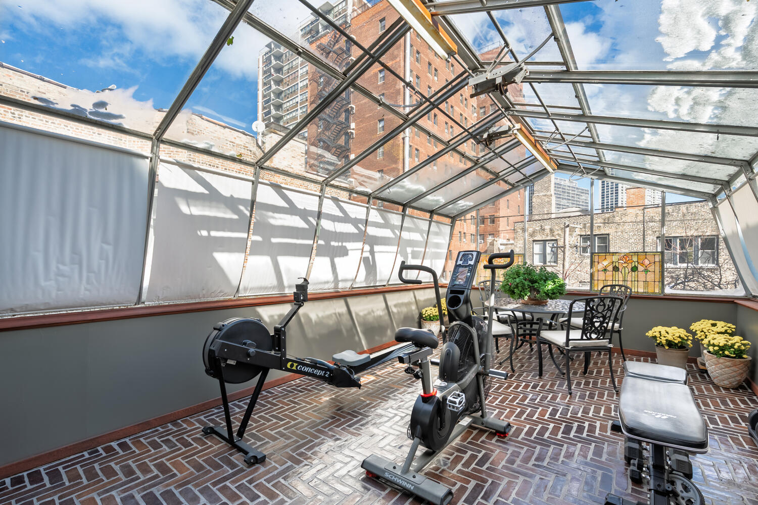 2729 N Hampden Ct Chicago, IL 60614