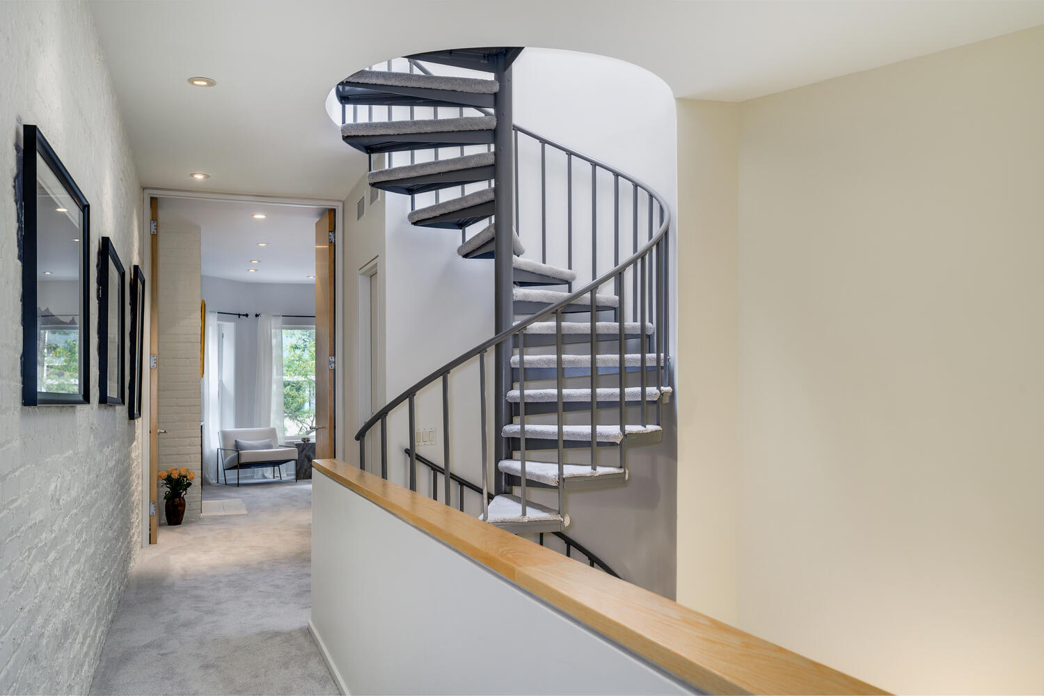 2729 N Hampden Ct Chicago, IL 60614