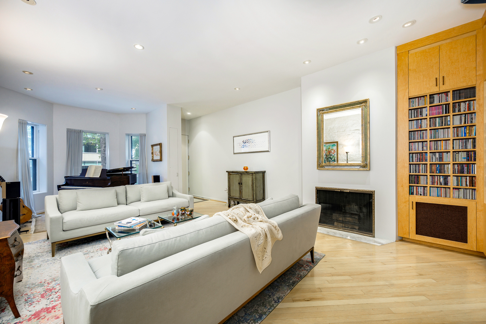 2729 N Hampden Ct Chicago, IL 60614