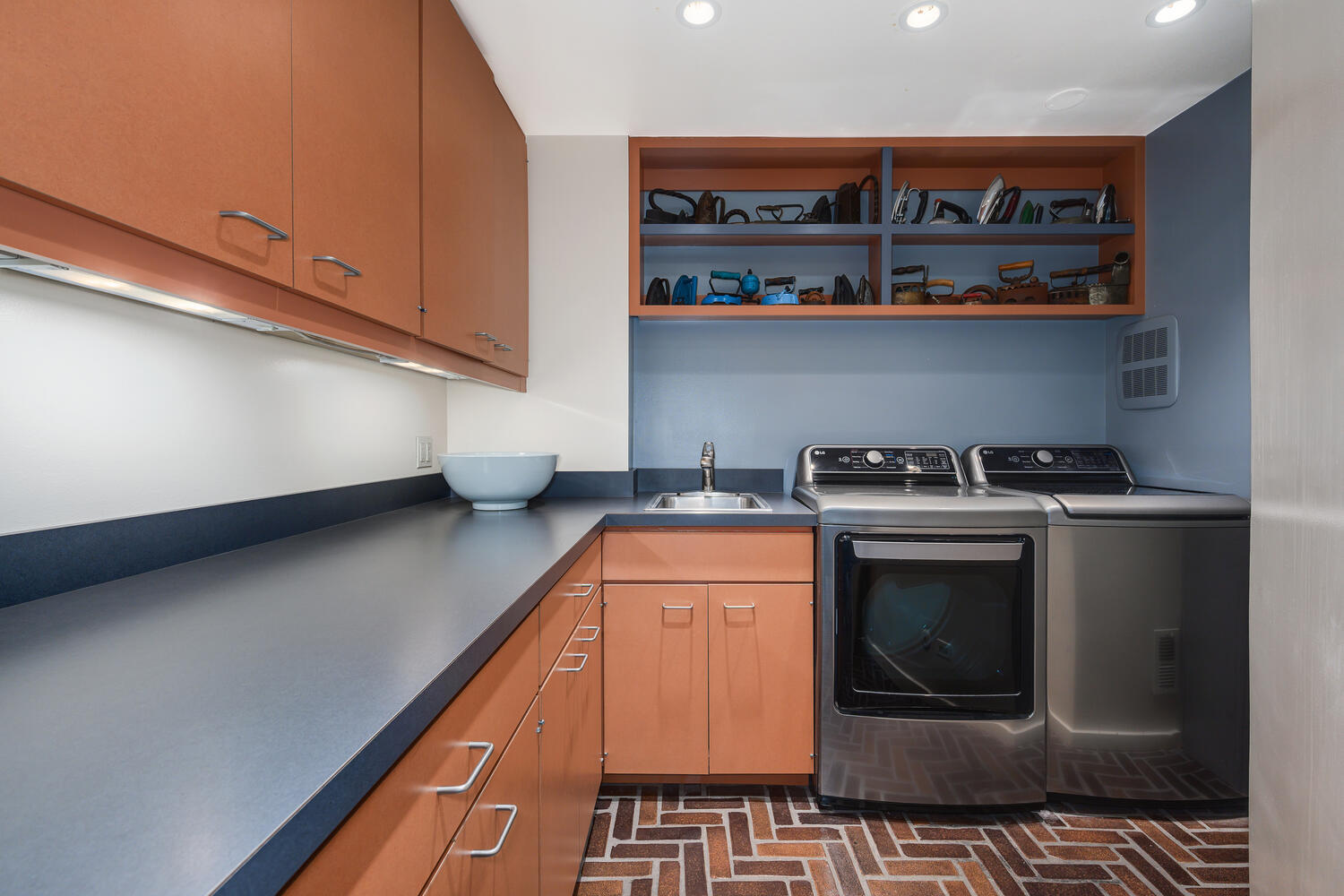 2729 N Hampden Ct Chicago, IL 60614