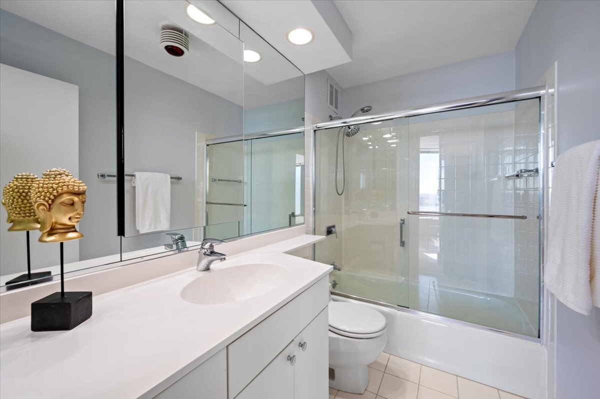 155 N Hbr Dr #3008-09 Chicago, IL 60601