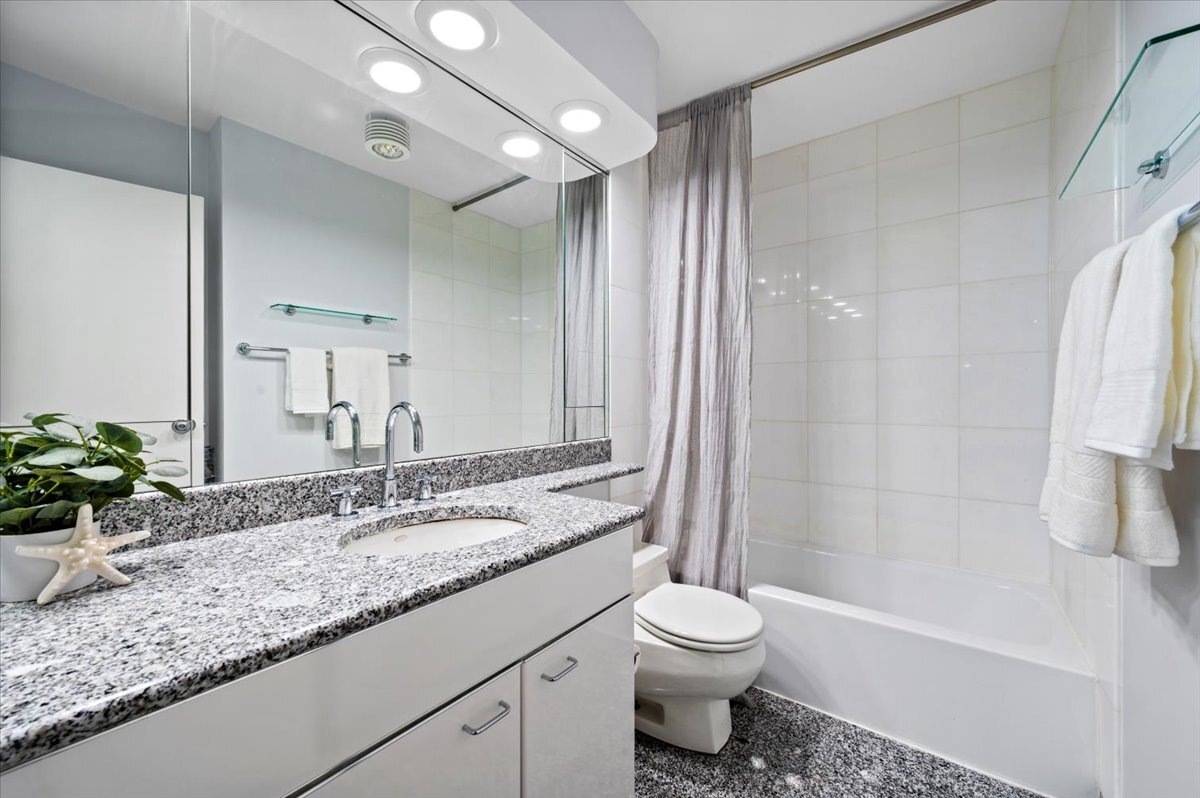 155 N Hbr Dr #3008-09 Chicago, IL 60601