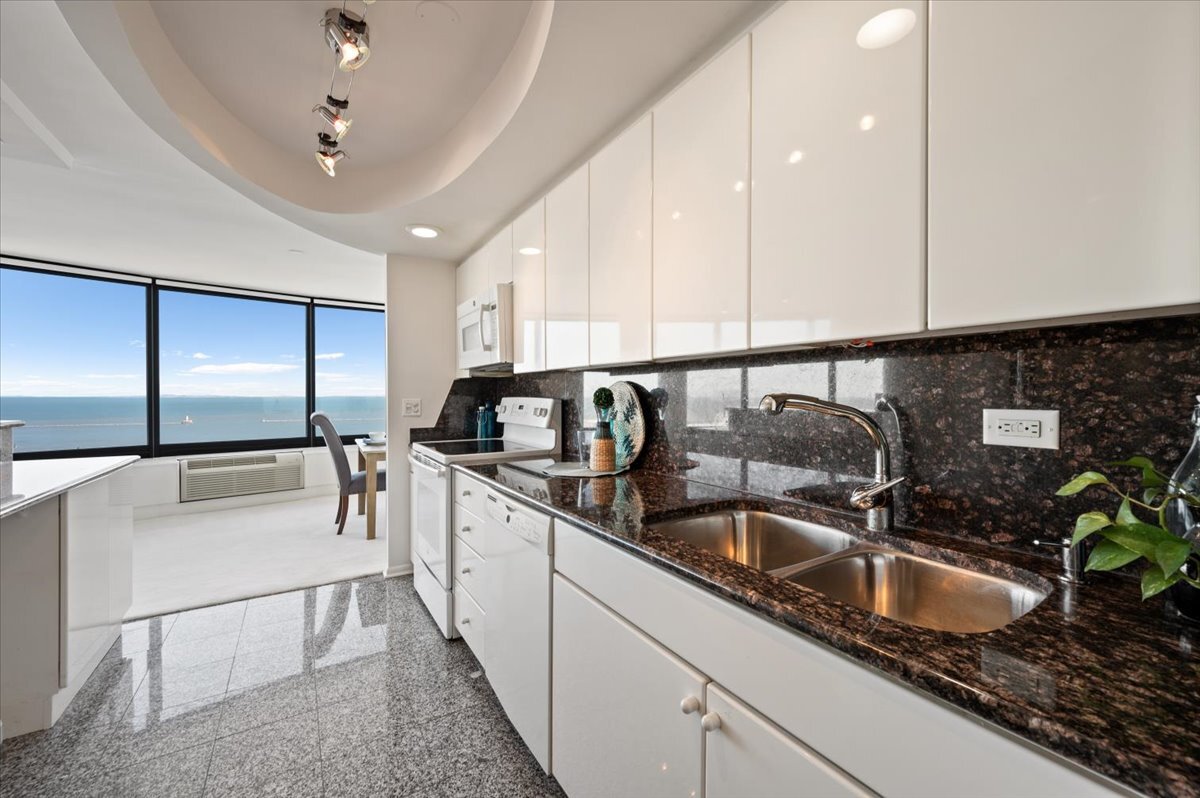 155 N Hbr Dr #3008-09 Chicago, IL 60601