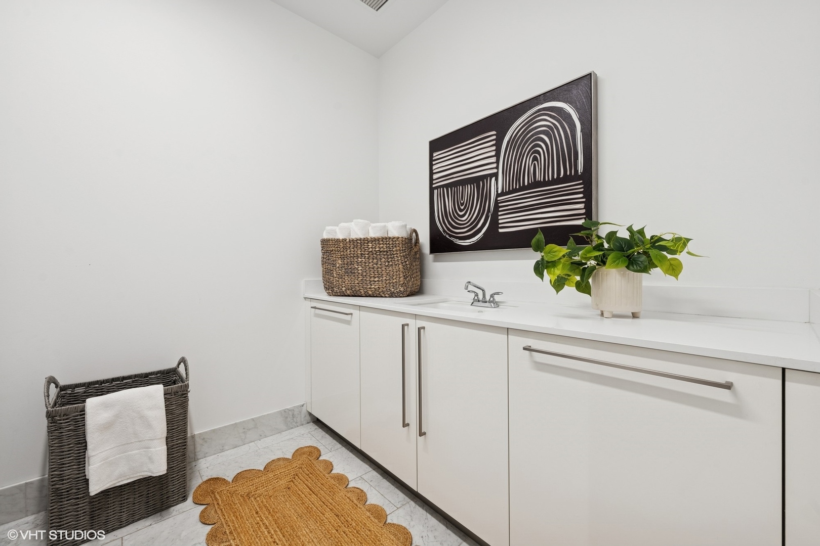 363 E Wacker Dr #1903 Chicago, IL 60601