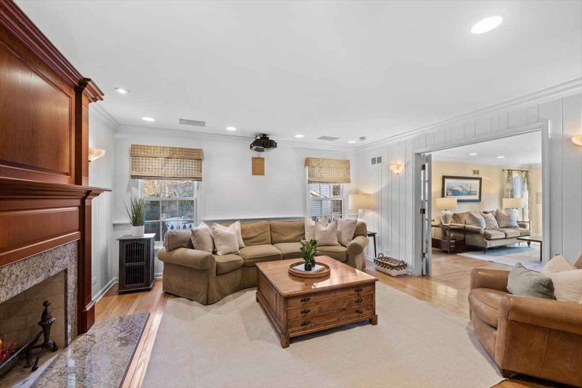 2836 Blackhawk Rd Wilmette, IL 60091