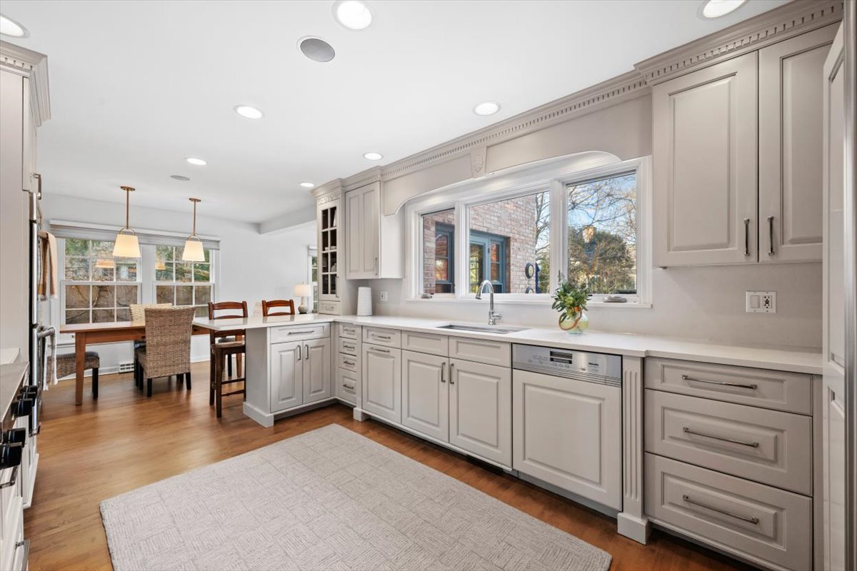 2836 Blackhawk Rd Wilmette, IL 60091