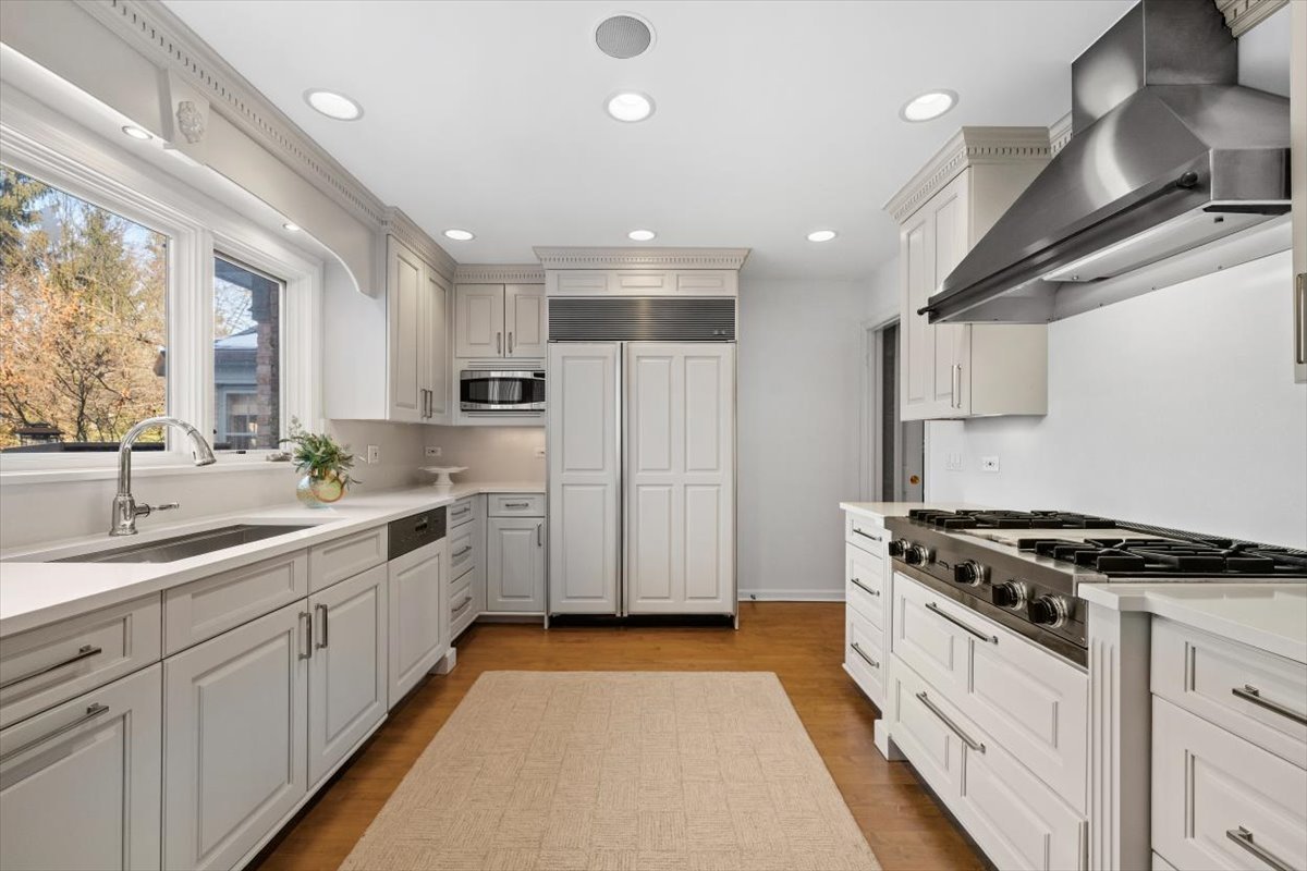 2836 Blackhawk Rd Wilmette, IL 60091