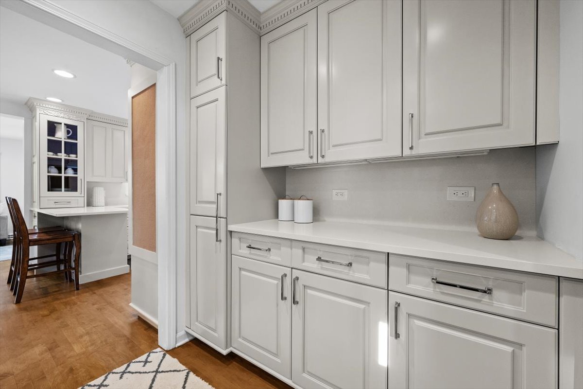 2836 Blackhawk Rd Wilmette, IL 60091