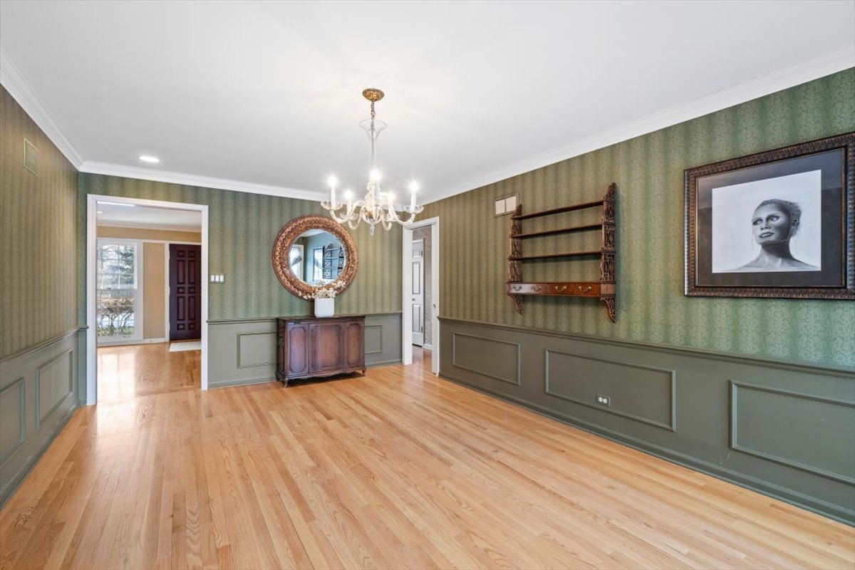 2836 Blackhawk Rd Wilmette, IL 60091