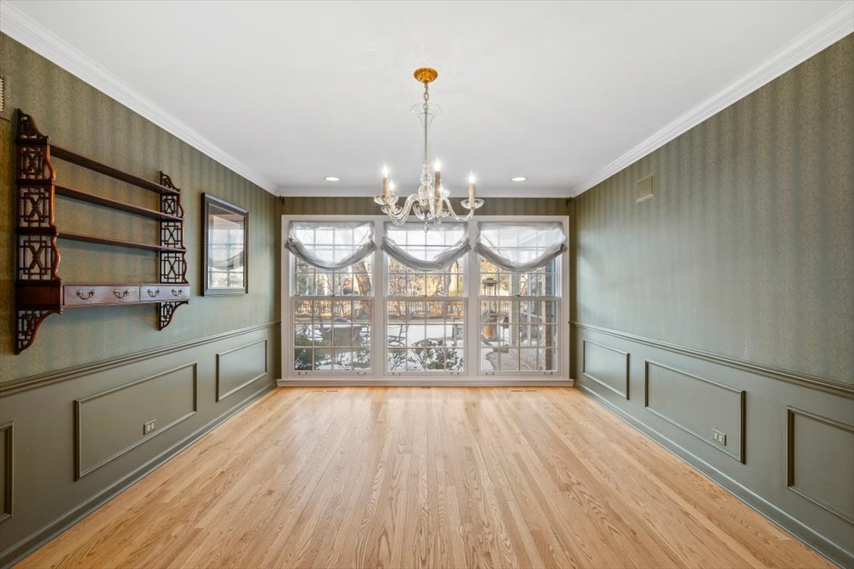 2836 Blackhawk Rd Wilmette, IL 60091