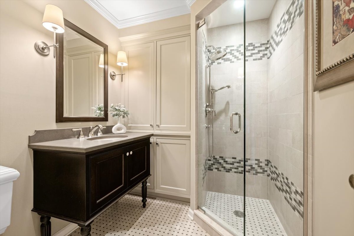 2836 Blackhawk Rd Wilmette, IL 60091