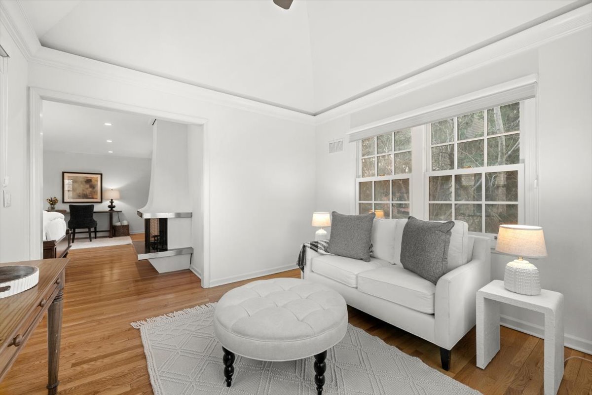 2836 Blackhawk Rd Wilmette, IL 60091