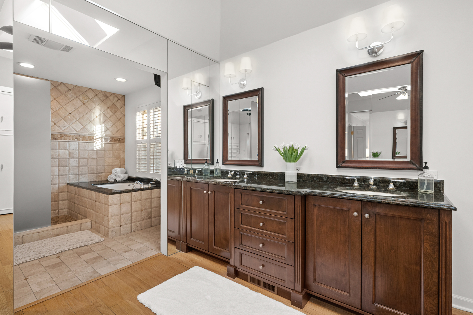 2836 Blackhawk Rd Wilmette, IL 60091