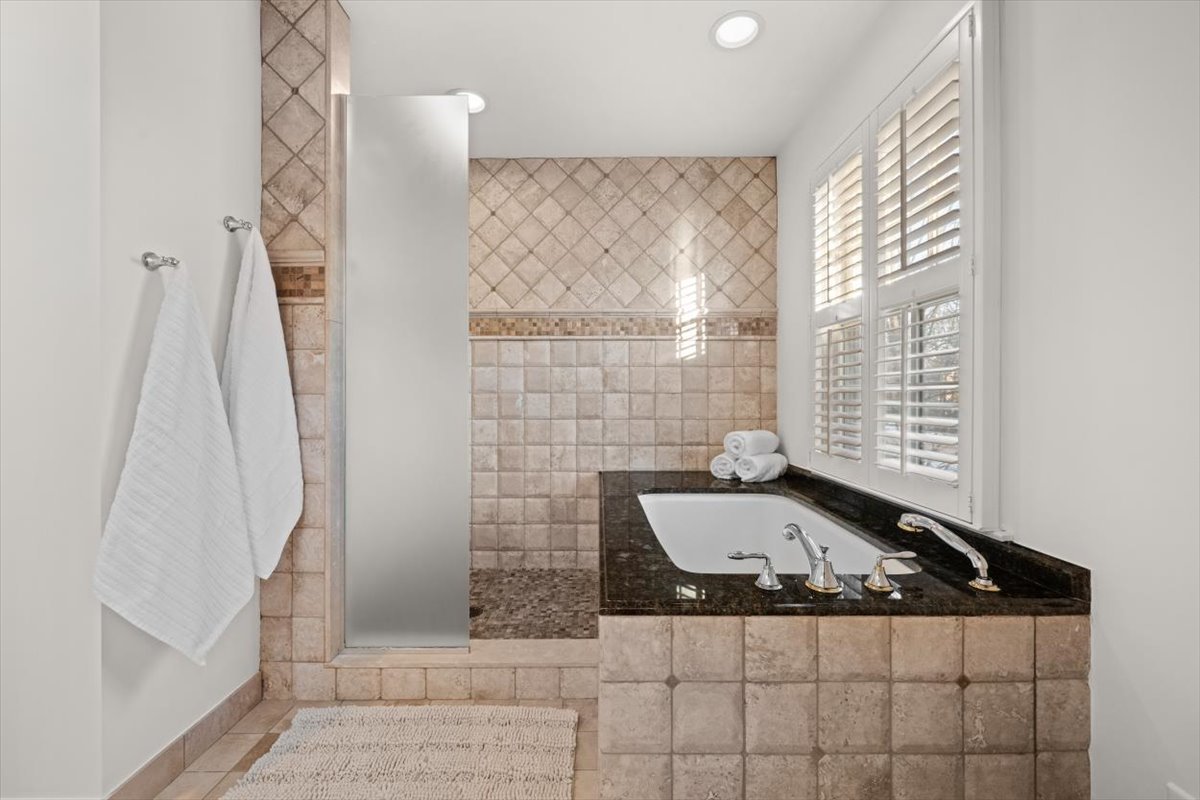 2836 Blackhawk Rd Wilmette, IL 60091