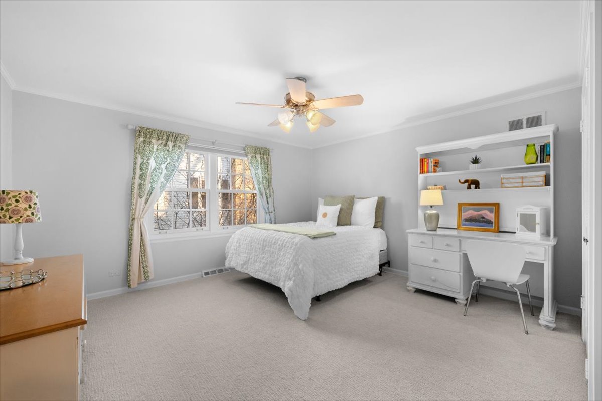 2836 Blackhawk Rd Wilmette, IL 60091