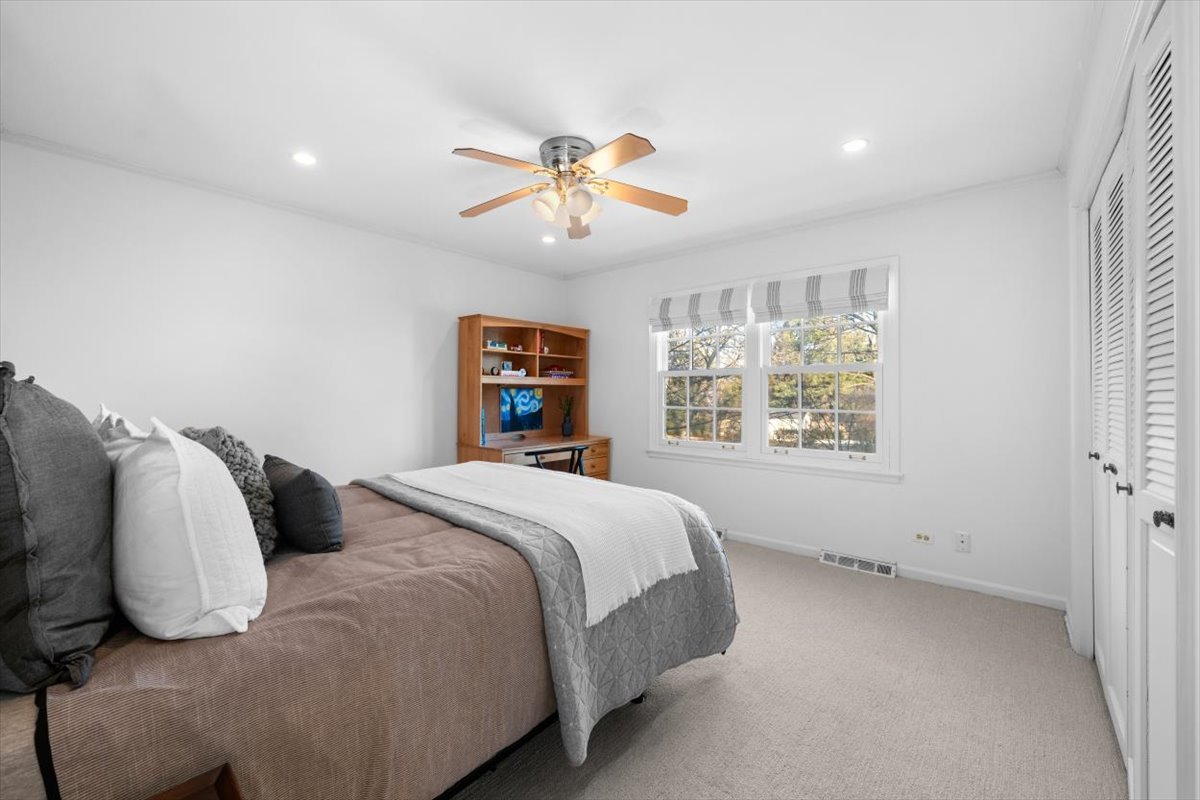 2836 Blackhawk Rd Wilmette, IL 60091