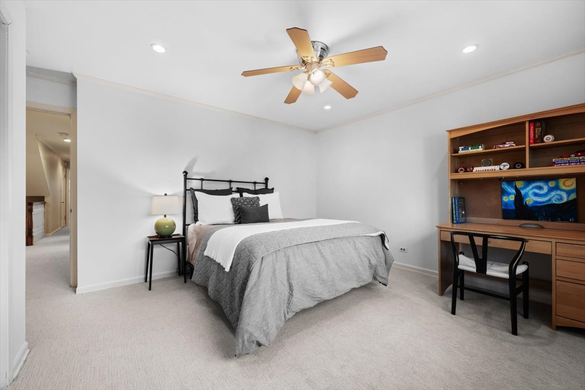 2836 Blackhawk Rd Wilmette, IL 60091