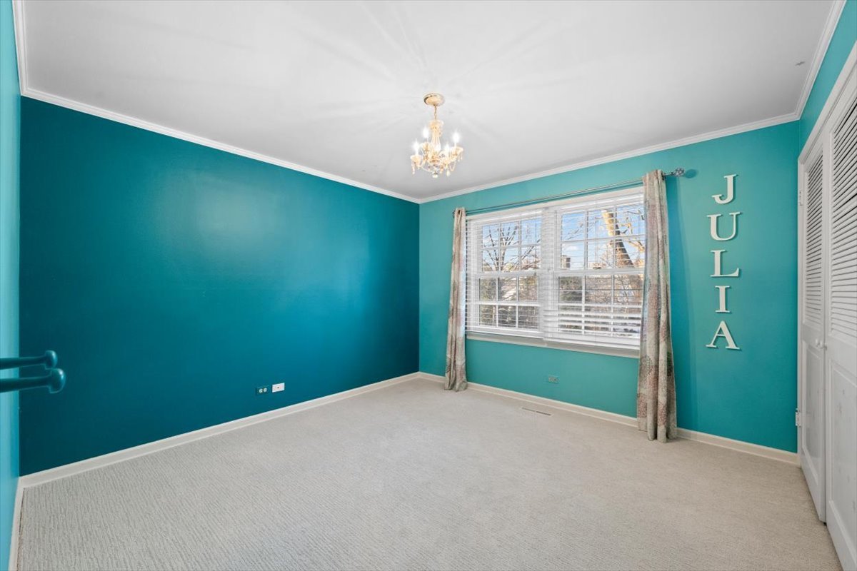 2836 Blackhawk Rd Wilmette, IL 60091