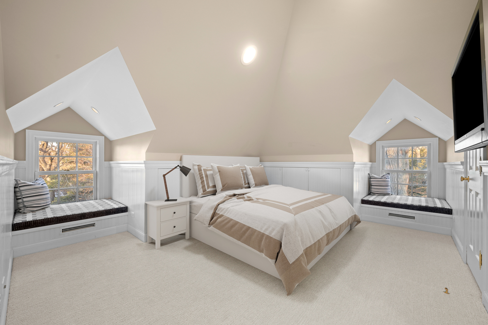 2836 Blackhawk Rd Wilmette, IL 60091