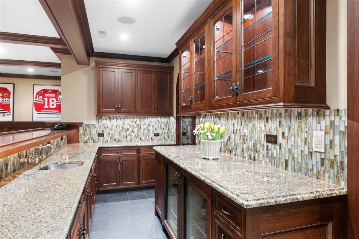 2836 Blackhawk Rd Wilmette, IL 60091