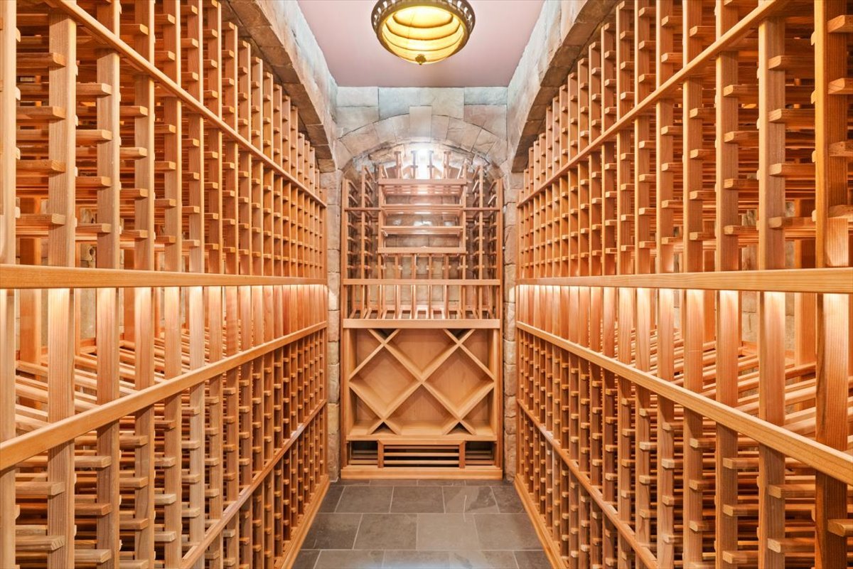 2836 Blackhawk Rd Wilmette, IL 60091