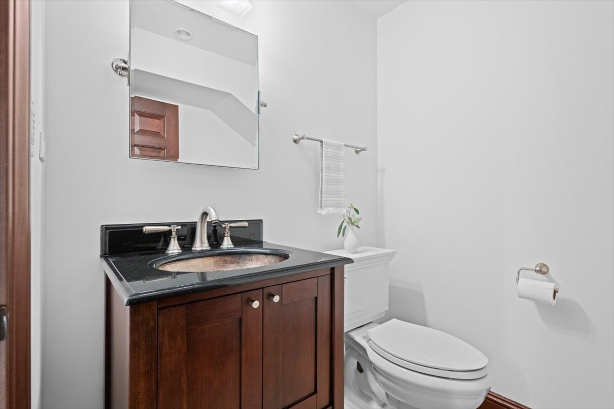 2836 Blackhawk Rd Wilmette, IL 60091