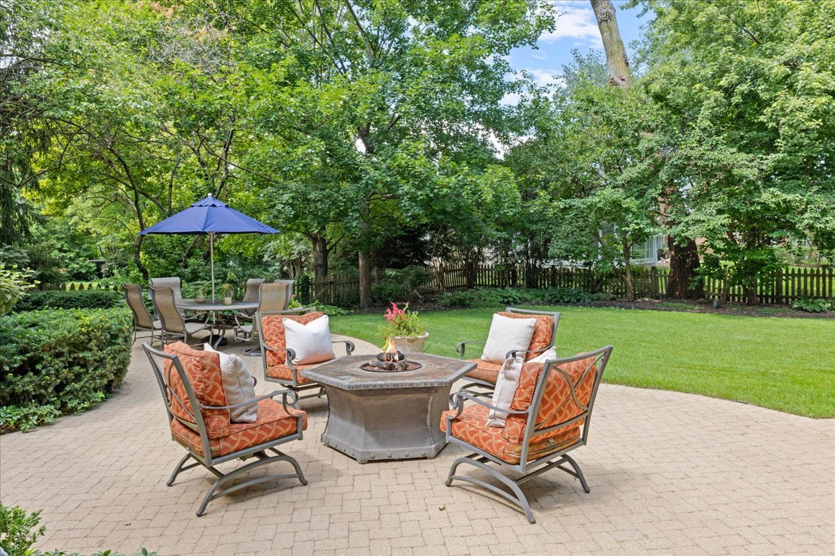 2836 Blackhawk Rd Wilmette, IL 60091