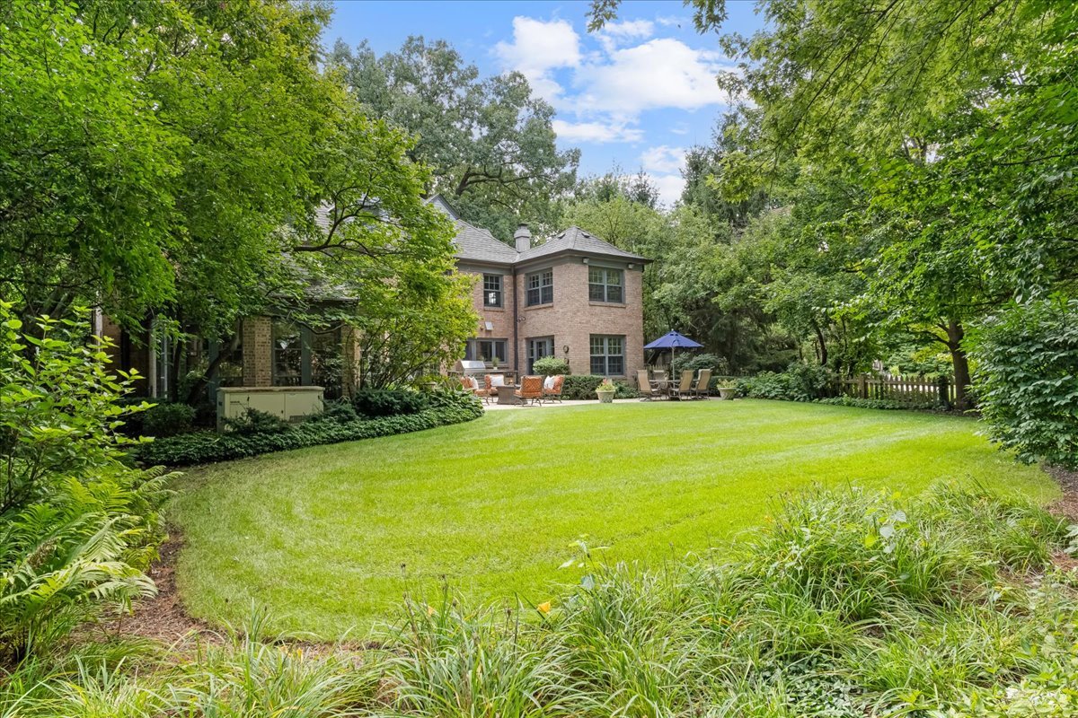 2836 Blackhawk Rd Wilmette, IL 60091