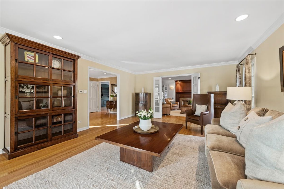 2836 Blackhawk Rd Wilmette, IL 60091