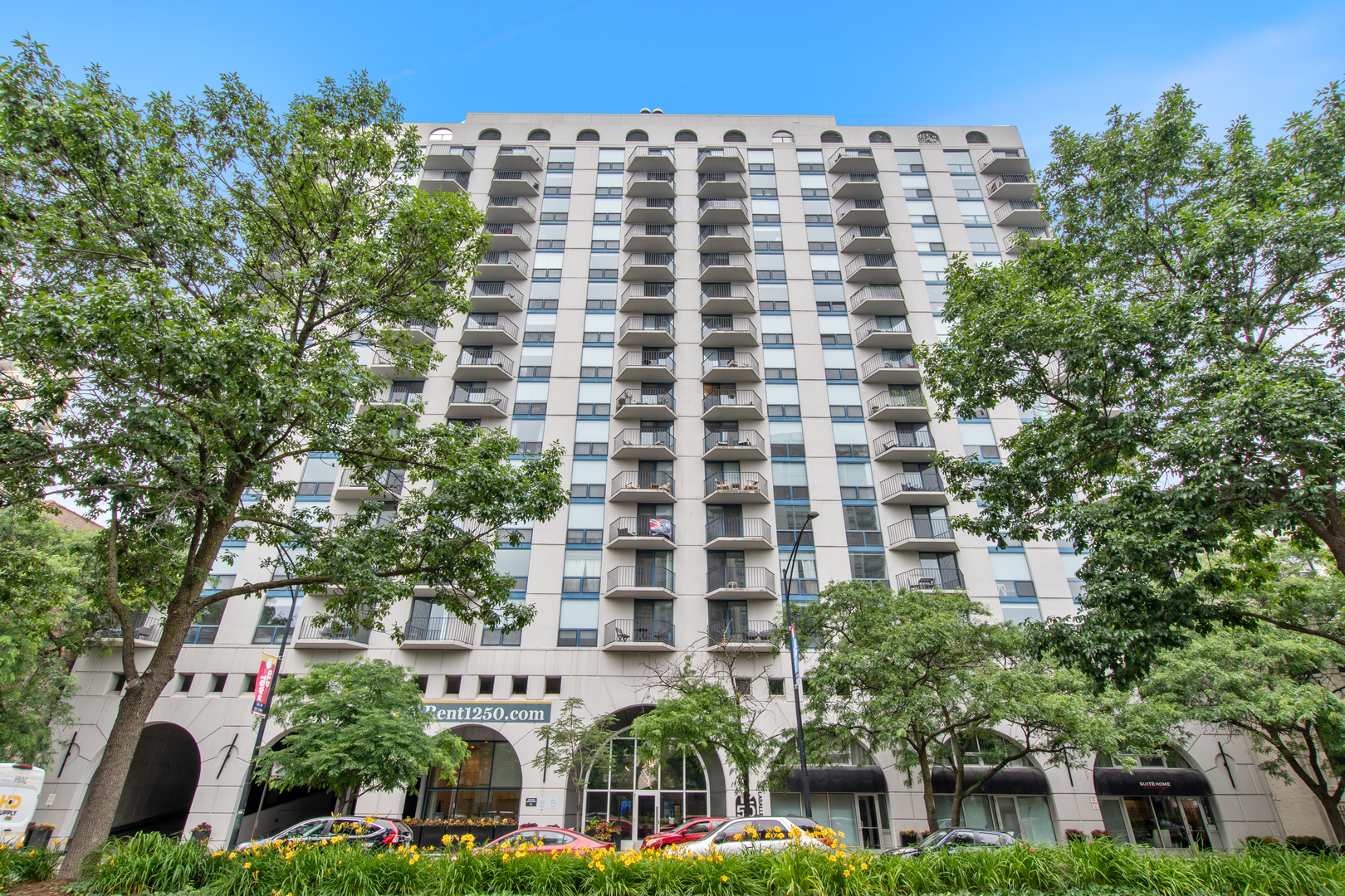 1250 N LaSalle St #406