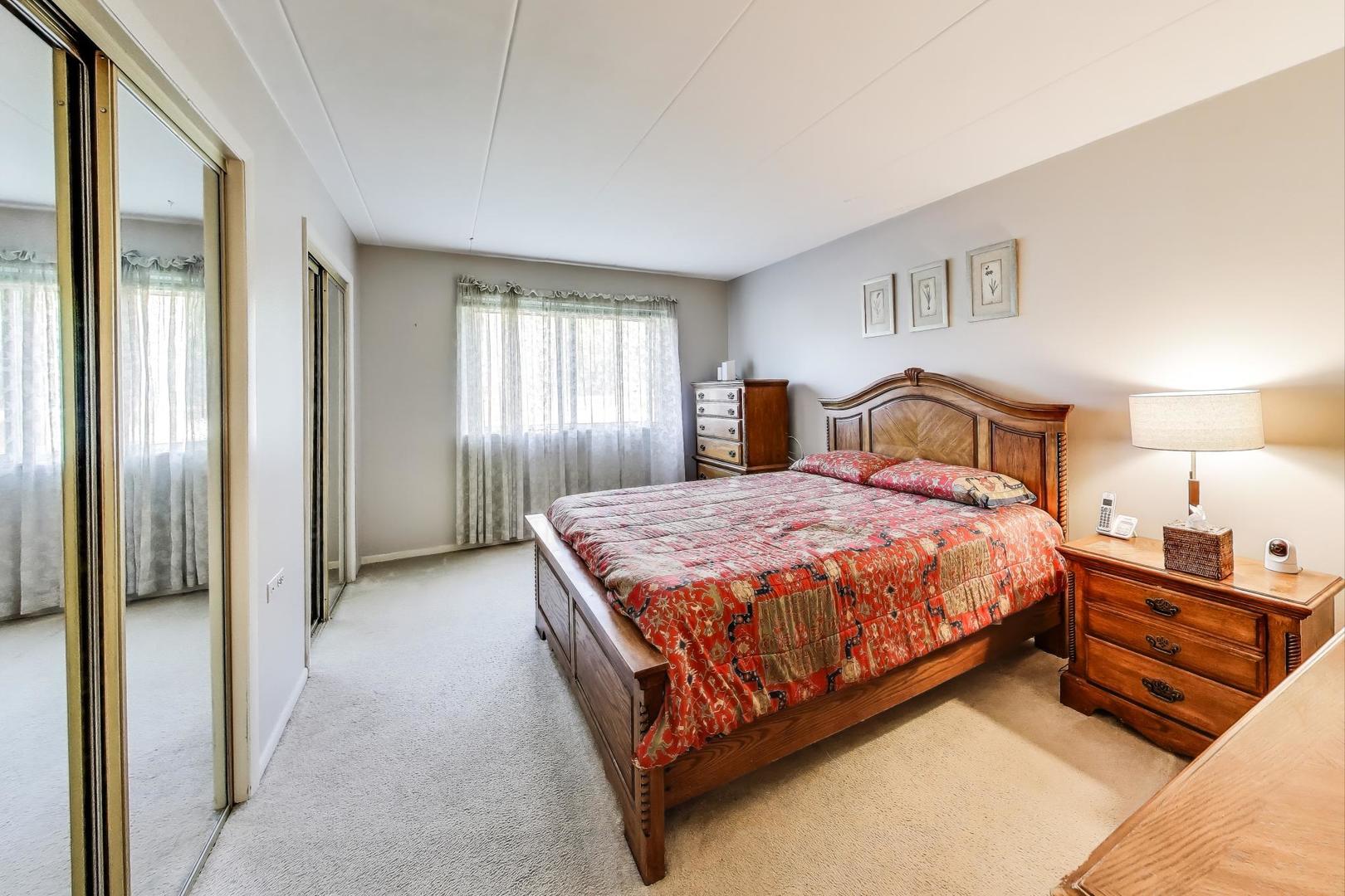 940 Holbrook Rd #8A Homewood, IL 60430